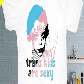 “Los niños trans son sexys”: el aberrante mensaje que promocionan en camisetas