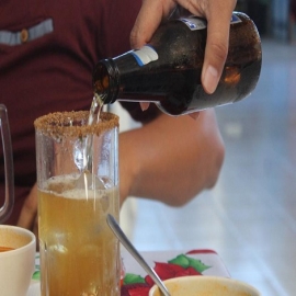 Descartan venta de alcohol adulterado en Playa del Carmen
