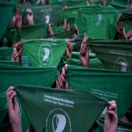 La industria clandestina de píldoras abortivas está en auge tras la anulación de Roe vs Wade