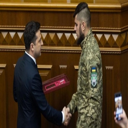 CÓMO EL PRESIDENTE JUDÍO DE UCRANIA HIZO LAS PACES CON LOS NEONAZIS EN EL FRENTE CONTRA RUSIA
