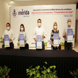 El alcalde Renán Barrera presenta la convocatoria del programa “Computadora en Casa”, como parte del redireccionamiento de recursos municipales
