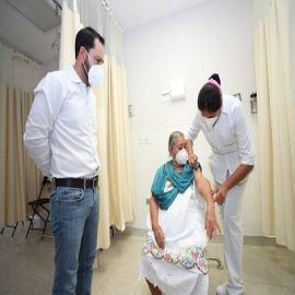 Supervisa el Gobernador Mauricio Vila Dosal el inicio de la vacunación contra el Coronavirus a la población adulta mayor