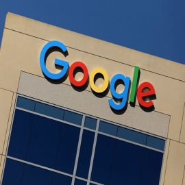 Un periodista británico muestra cómo la CIA jugó un papel «directo» en la creación de Google