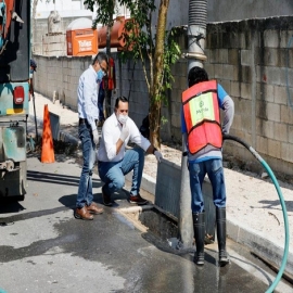 El alcalde Renán Barrera supervisa limpieza y desazolve de rejillas  ante la llegada de la temporada de lluvias