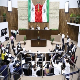 Ex alcaldes yucatecos acusados de desvío devuelven terrenos y coches