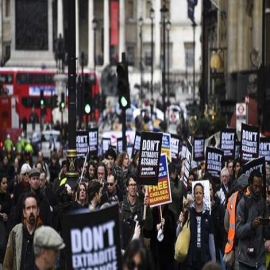 Marchan miles en Londres contra la extradición de Assange
