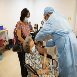 Continúa vacunación contra el coronavirus en adultos mayores de Yucatán