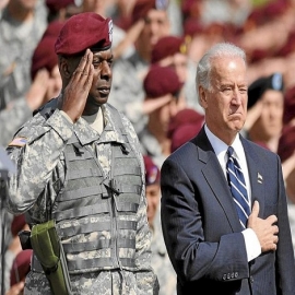 124 generales y almirantes retirados desafían a Biden