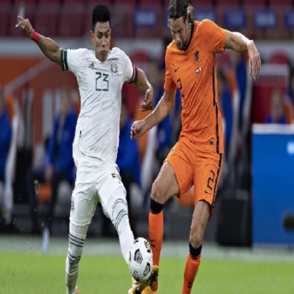 Un penal de Raúl Jiménez le da la victoria a México como visitante ante Holanda