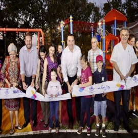 El alcalde Renán Barrera entrega obras de remodelación en el parque de Jardines de Mérida