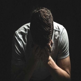 ¿Se puede dejar atrás la atracción homosexual con terapia? Joven cuenta su testimonio