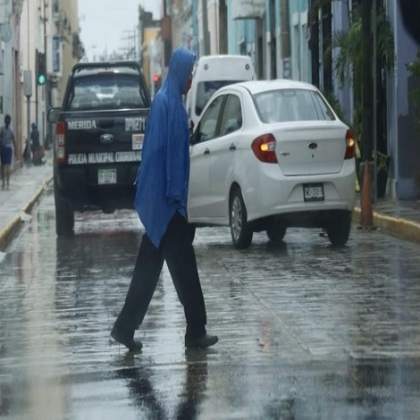 Lunes caluroso con cielo nublado y fuertes lluvias vespertinas
