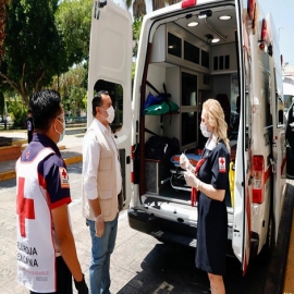 El alcalde Renán Barrera Concha entrega donativo a la Cruz Roja Mexicana como parte de la Colecta Anual 2020