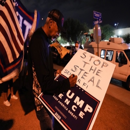 La enorme victoria de la corte le permite a Trump presentar evidencia en la boleta electoral y podría anular el resultado de Nevada