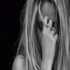Advierten de peligroso vínculo entre magnate de la pornografía e industria del aborto