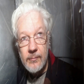 Trump niega que ofreciera un indulto Assange a cambio de decir que Rusia no 'hackeó' al Partido Demócrata