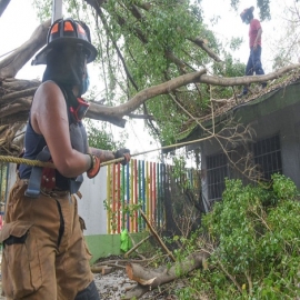 Continúa operativo de limpieza y recuperación de la imagen urbana de Puerto Morelos