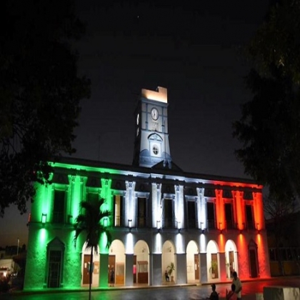 Encienden Palacio Municipal de Progreso para enviar mensaje positivo ante Covid-19