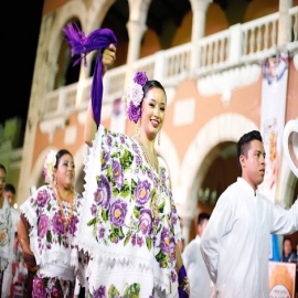 Mérida se engalana con la tradición de los ballets yucatecos en la “La Gran Vaquería de Carnaval”