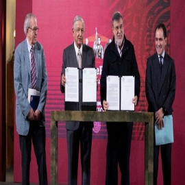 AMLO firma acuerdo con la ONU para la compra de medicinas en el extranjero; pide 384 por 32 mil mdp