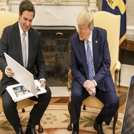 Conservadores piden a Trump y a DeSantis dejar la rivalidad y unirse en una fórmula presidencial