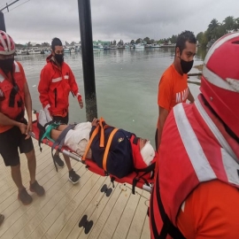 Yucatán: Marina rescata a tripulante que sufrió lesión en el ojo mientras pescaba cerca de Progreso