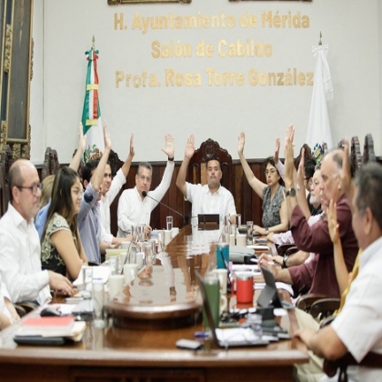 El Ayuntamiento distingue por su trayectoria artística a Octavio Ayil con la medalla Héctor Herrera 2023
