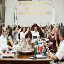 El Ayuntamiento distingue por su trayectoria artística a Octavio Ayil con la medalla Héctor Herrera 2023
