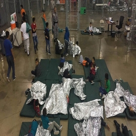 El senador Josh Hawley pide que el FBI investigue a los niños migrantes desaparecidos bajo la administración Biden