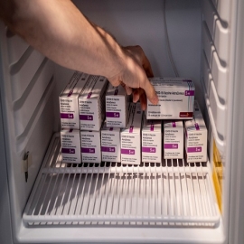Noruega suspende la vacunación con el fármaco de AstraZeneca poco después de que lo hiciera también Dinamarca