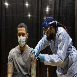Primer caso legal contra la vacunación obligatoria contra el coronavirus en EE. UU.