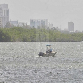 Fueron tras un dron perdido en el manglar de Cancún; el capitán, no aparece