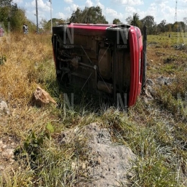 Volcadura manda al hospital a un bebé de tres meses