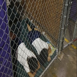 El New York Times admite que Biden pone a los niños migrantes en jaulas