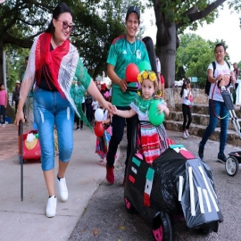 Niñas y niños de los CENDIS y “Oruga” realizan desfile revolucionario