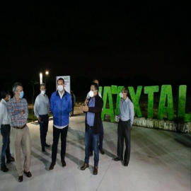 El alcalde Renán Barrera Concha entrega andadores y trabajos de iluminación en “Ya’axtal”