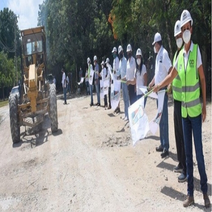 Dan banderazo a otra obra de pavimentación en Puerto Morelos