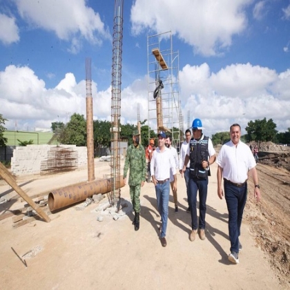Realiza el Gobernador Mauricio Vila Dosal un recorrido por los avances de la obra del Gran Parque de La Plancha