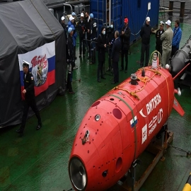 Cómo un vehículo submarino ruso llega al punto más profundo de la fosa de las Marianas