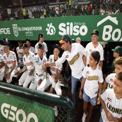 Junto a miles de yucatecos, el Gobernador Mauricio Vila Dosal apoya a los Leones de Yucatán al iniciar la Serie de Campeonato de la Zona Sur de la LMB