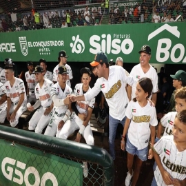 Junto a miles de yucatecos, el Gobernador Mauricio Vila Dosal apoya a los Leones de Yucatán al iniciar la Serie de Campeonato de la Zona Sur de la LMB