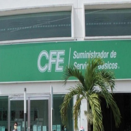 Personas se manifiestan contra la CFE por cortarles el servicio de luz en Q.Roo