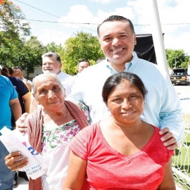 Renán Barrera apoya el cuidado de la salud de las mujeres del Municipio