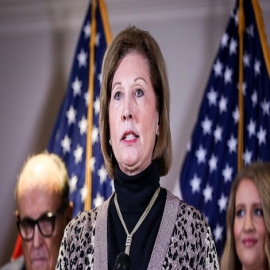 Sidney Powell: Trump podría activar la orden ejecutiva de 2018 sobre interferencia en elecciones extranjeras