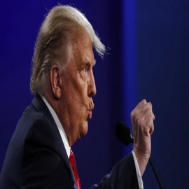 Las cadenas de TV más poderosas de EU cortan el mensaje de Trump. “No es momento para fake news“