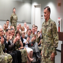 Confirman al hermano del general Michael Flynn como comandante de todas las fuerzas del Pacífico del ejército de EE. UU.