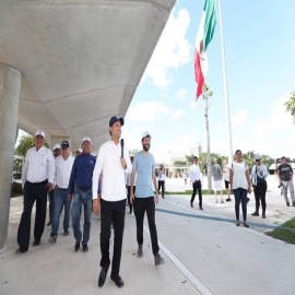 Recorre el Gobernador Mauricio Vila Dosal junto con su gabinete, el Parque de “La Plancha”, el mejor de México