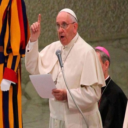 Papa Francisco condena la idolatría del dinero, la codicia y la especulación