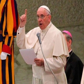 Papa Francisco condena la idolatría del dinero, la codicia y la especulación