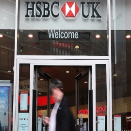 AMENAZA IRRACIONAL: HSBC podría CANCELAR cuentas de los clientes que NO USAN máscaras faciales